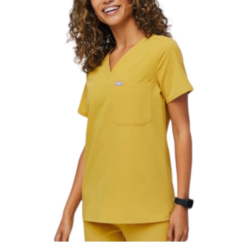 Figs | technical collection women’s Catarina Scrub Top | Large